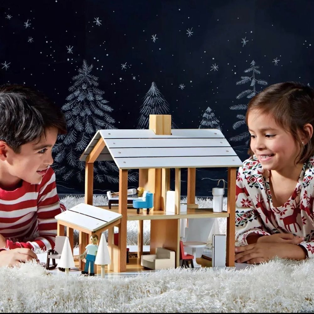 FAO Schwarz 2 in 1 Wooden Dollhouse Winter and Summer Playset NEW! - Picture 3 of 8